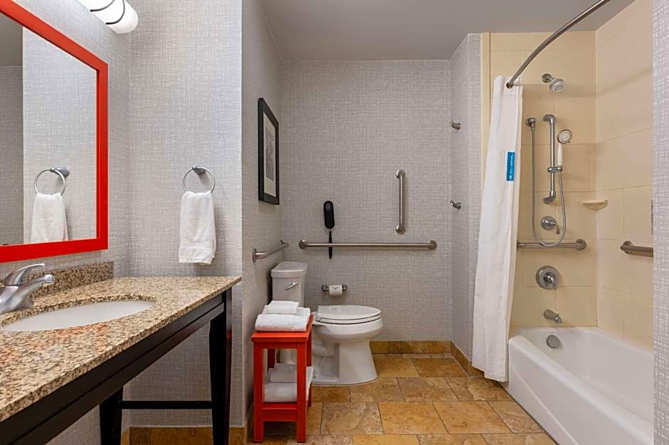 Hampton Inn By Hilton And Suites Dodge City