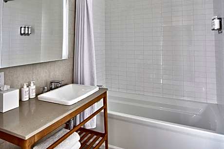 Loft, 2 Queen Beds, Poolside (2 Queen Beds)