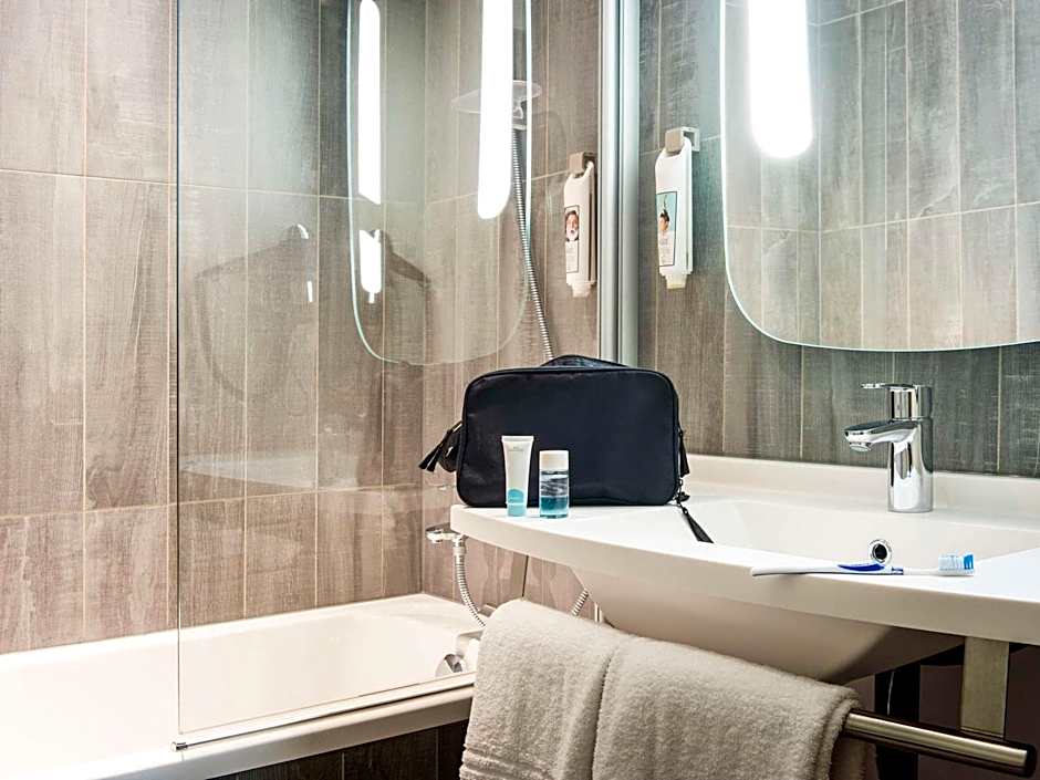 Hotel Mermoz Paris Le Bourget