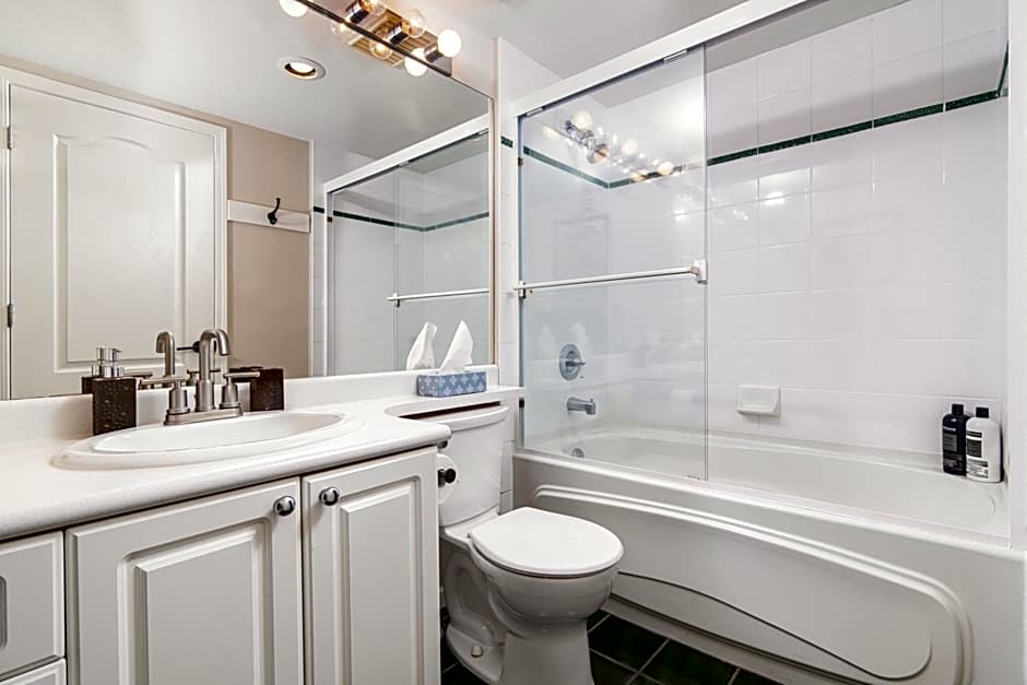 Town Plaza Suites by Golden Dreams