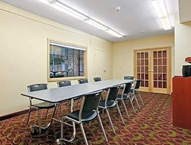 Super 8 by Wyndham Monticello