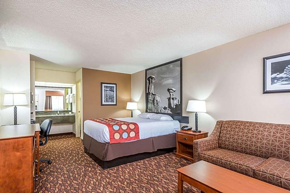 Super 8 by Wyndham Clovis