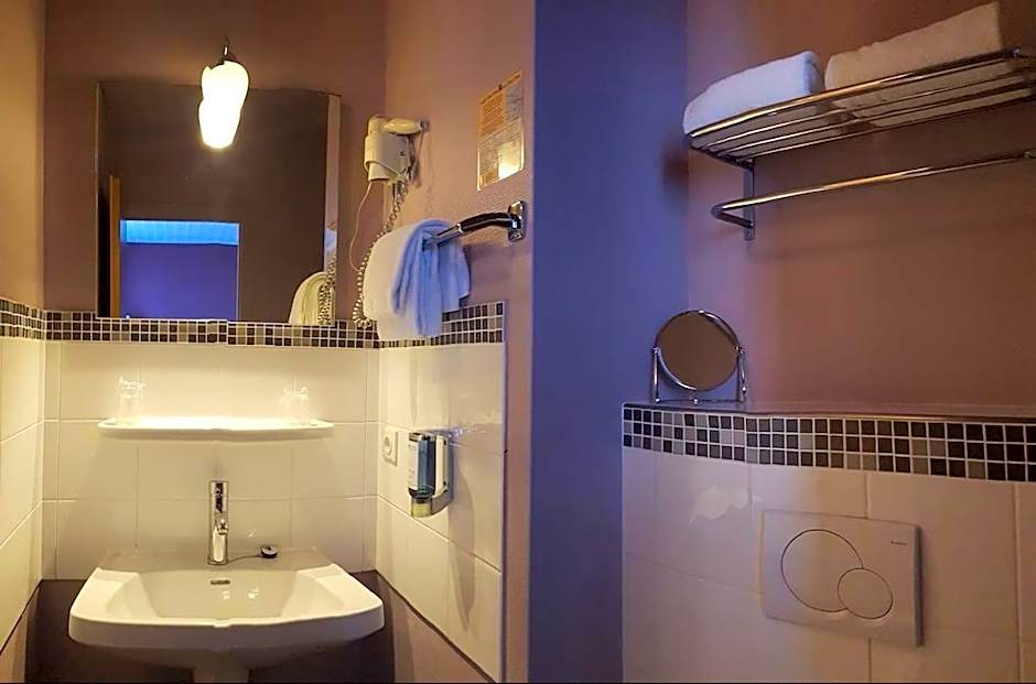 Brit Hotel Le Surcouf