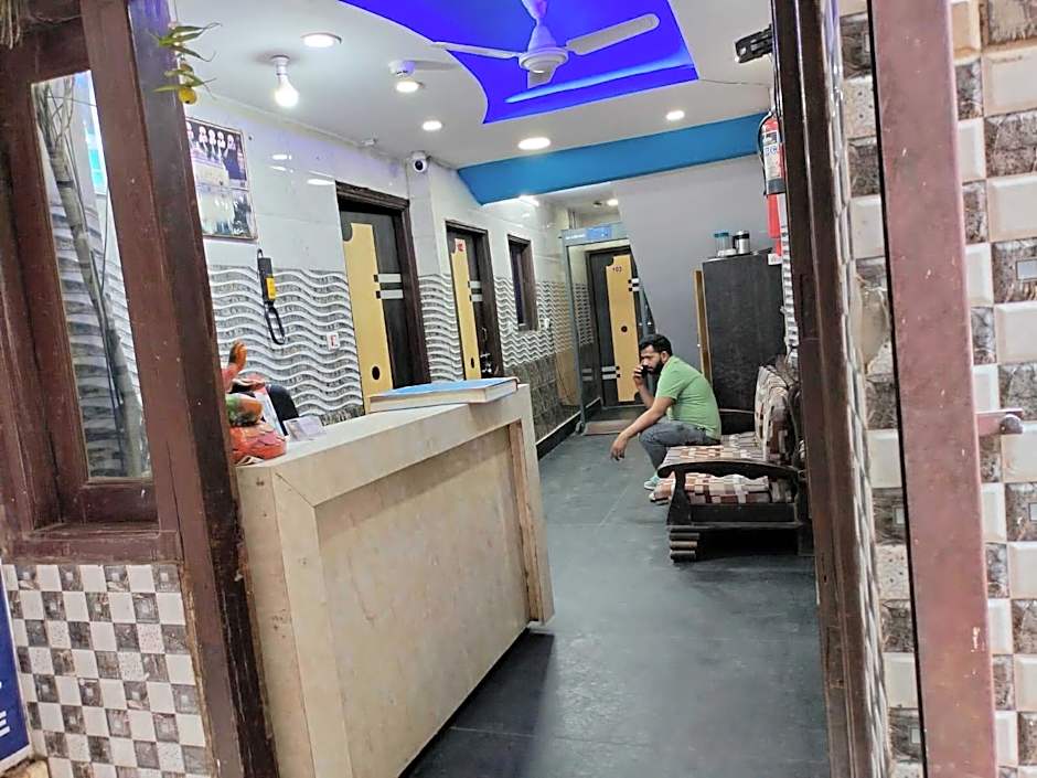 Hotel Naseeb By OYO Rooms – Delhi, NY