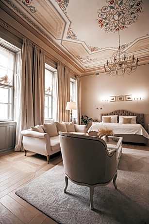 Room42 - Suites & Apartments