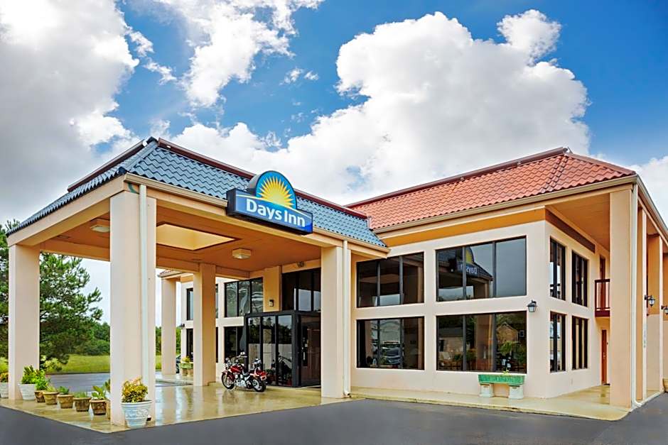 Days Inn by Wyndham Clinton