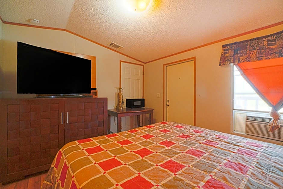 Grand Eagle Ford Lodge & RV Park