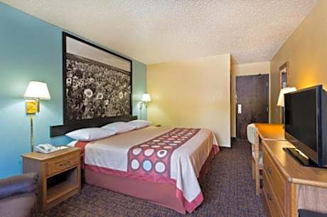 Super 8 by Wyndham Lexington Park/California Area