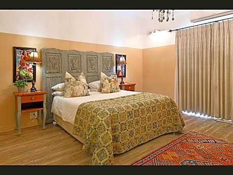 Grande Plaisir - Three-Bedroom House