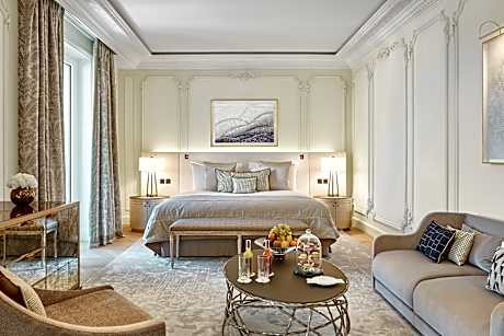 Junior Suite - Casino view