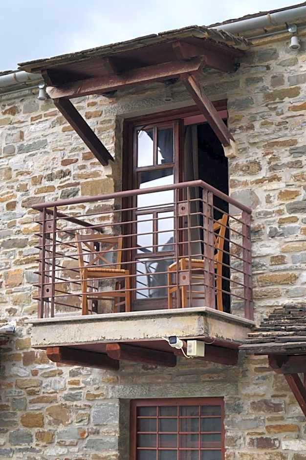 Ikojenia Traditional Lodge