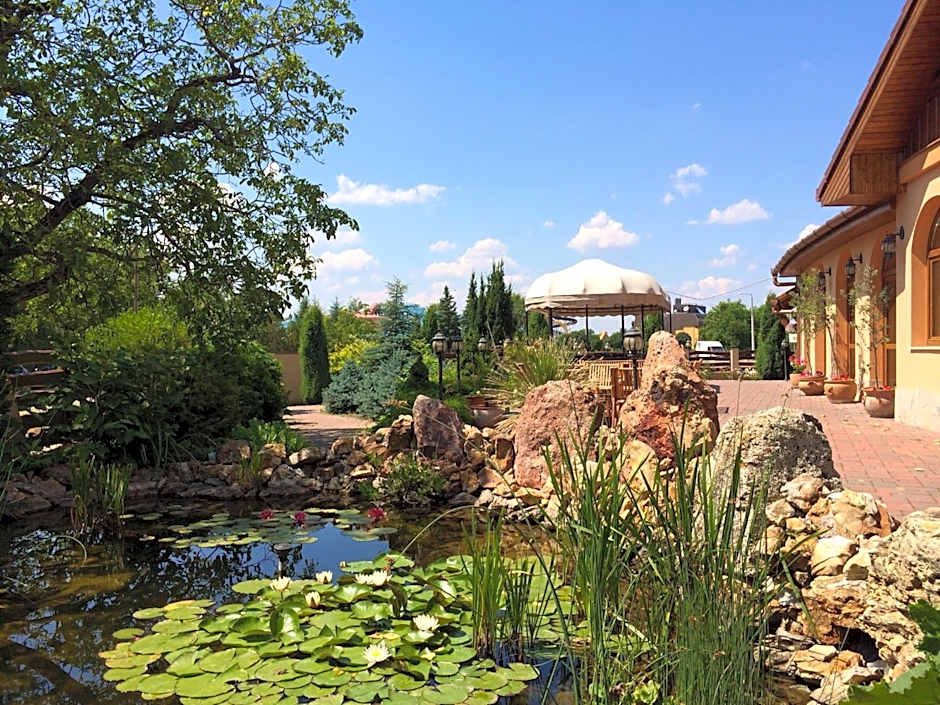 Platan Garden Rooms & Restaurant