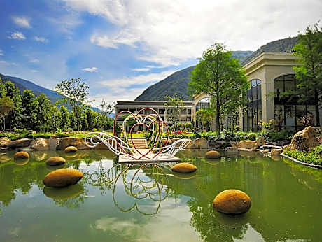 Tai-Yi Red Maple Resort