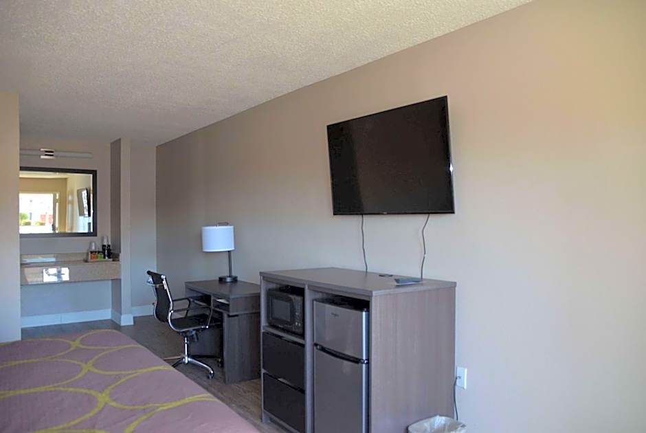 Super 8 by Wyndham Fredericksburg