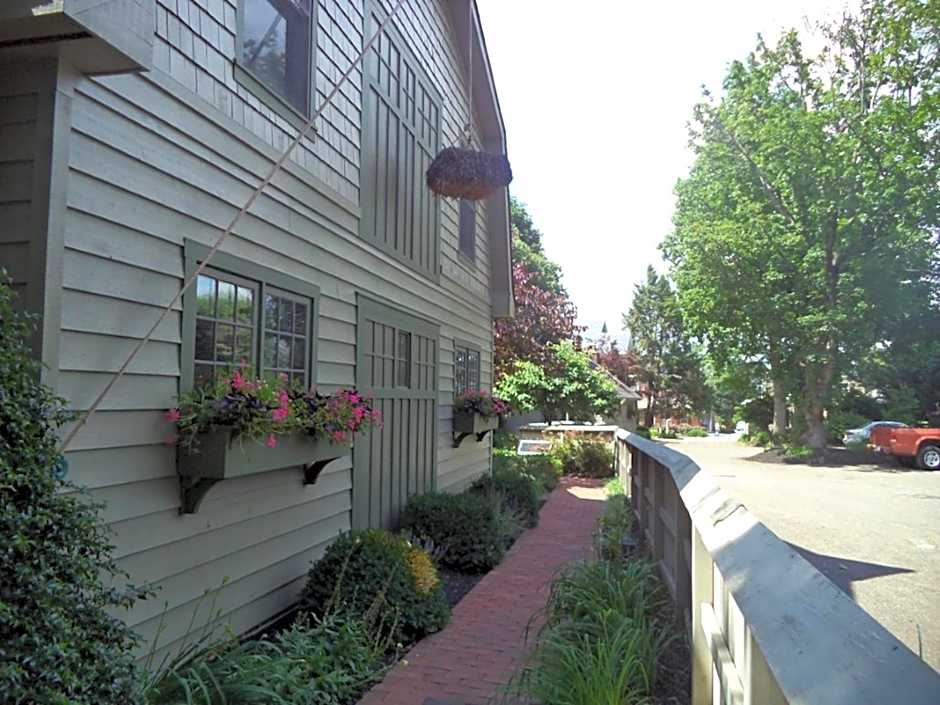 The Inn & Spa at Intercourse Village