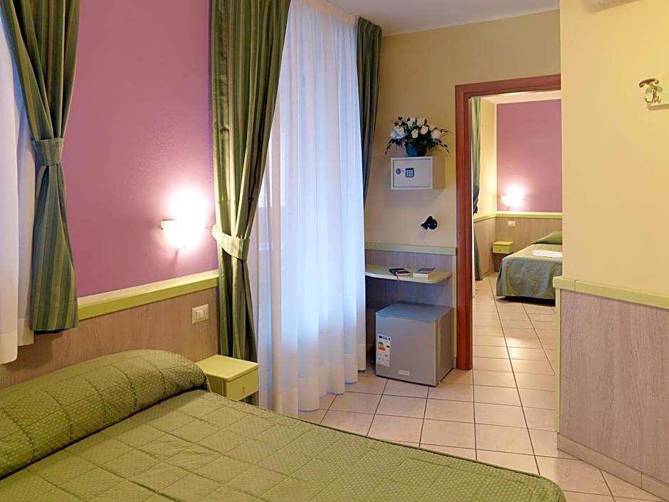 Hotel Arco Romana