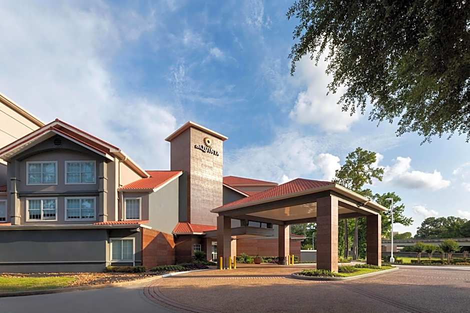 La Quinta Inn & Suites by Wyndham Houston Bush Iah South