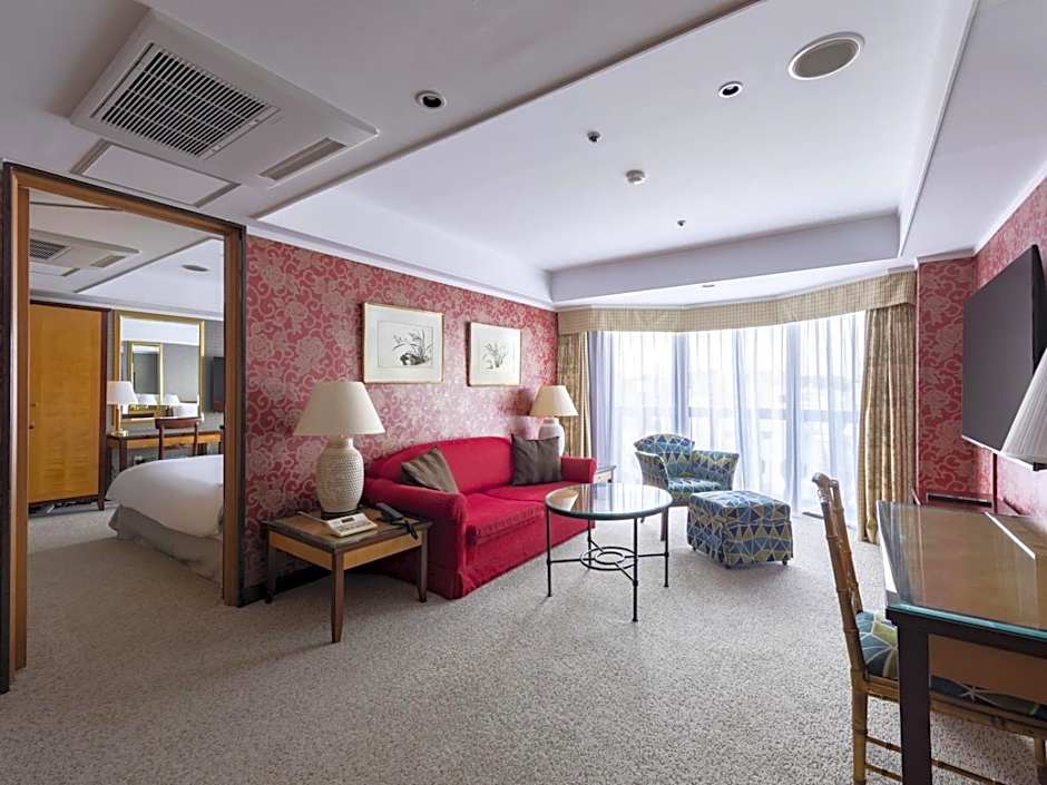 Photo 1 of 7 of Executive Suite