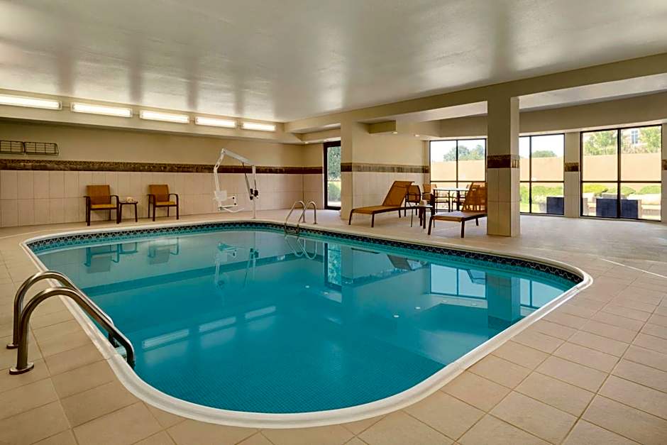 Courtyard by Marriott Akron Fairlawn