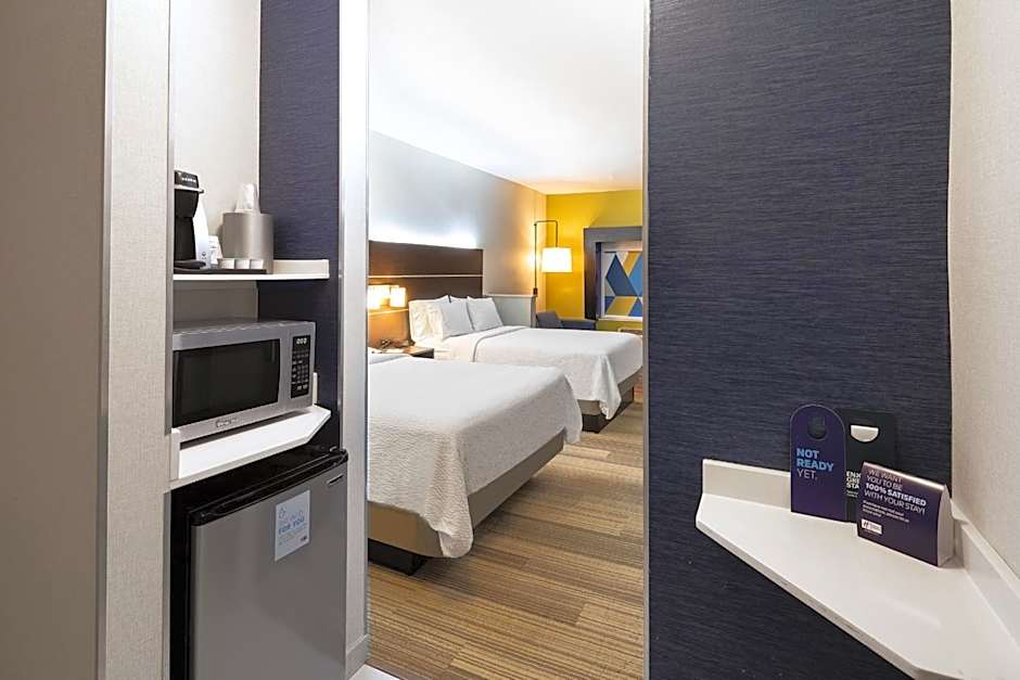 Holiday Inn Express & Suites Chicago West - St Charles By IHG