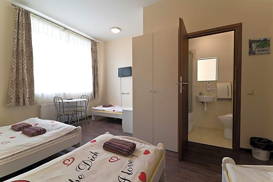 Happy Hotel