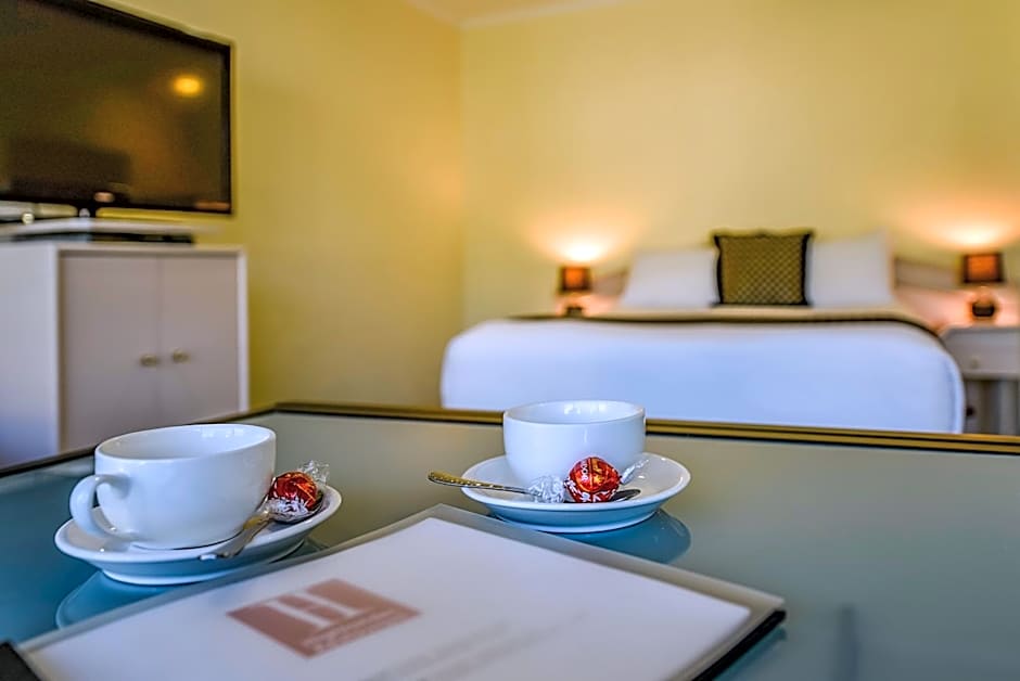 William Macintosh Motor Lodge