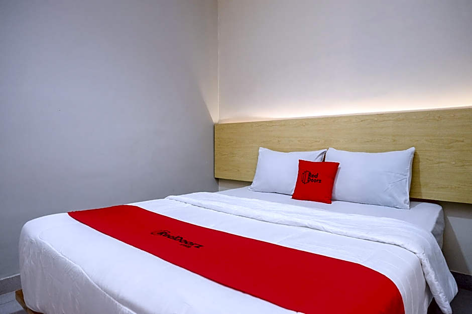 RedDoorz near Stasiun Batang