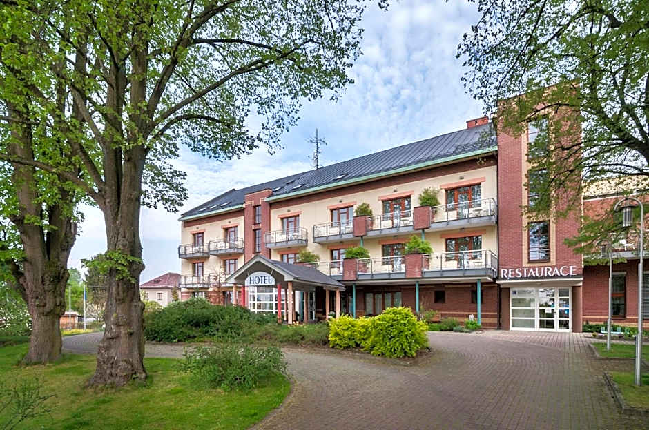 April hotel Panorama