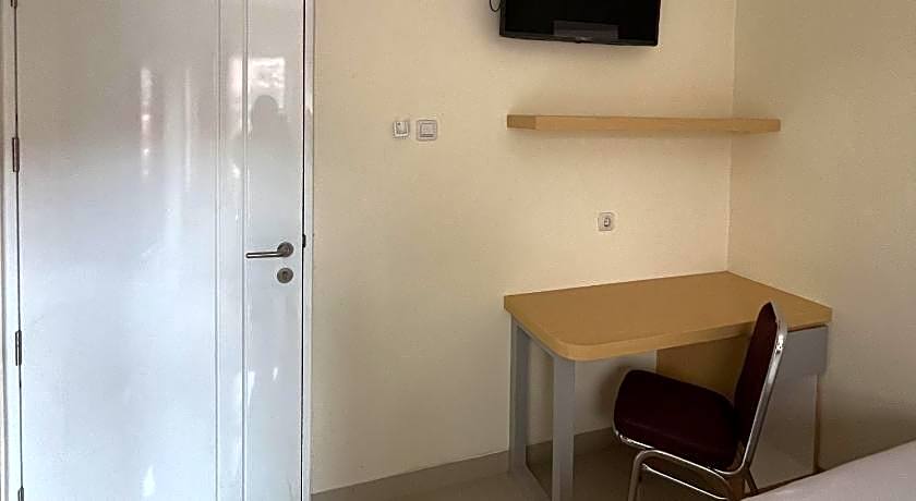 Urbanview Indria Inn Solo by RedDoorz