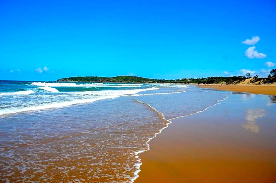 Beach Karma - Three-Bedroom Beachside Escape with Heated Communal Pool in Agnes Water