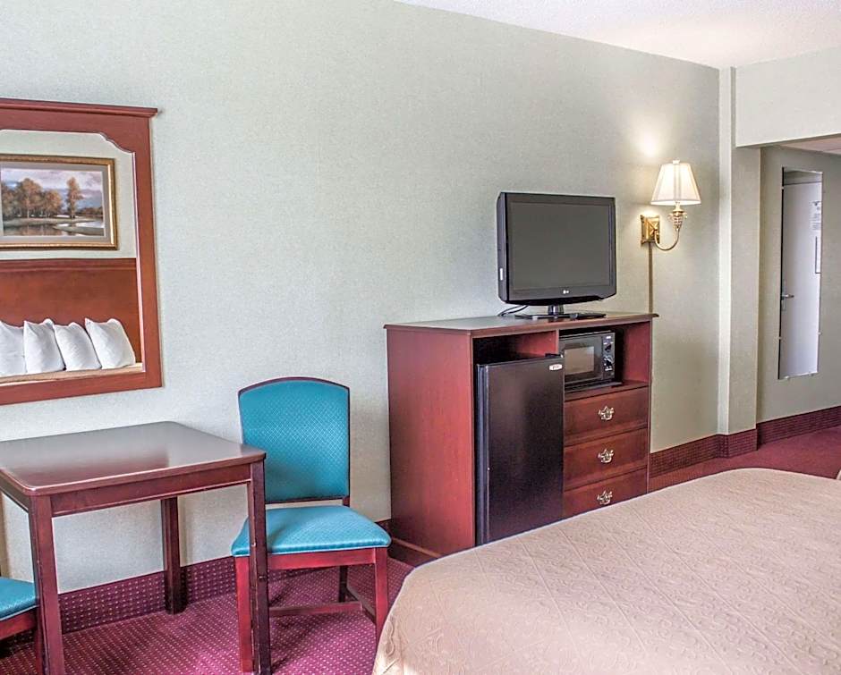 Quality Inn & Conference Center Franklin Downtown