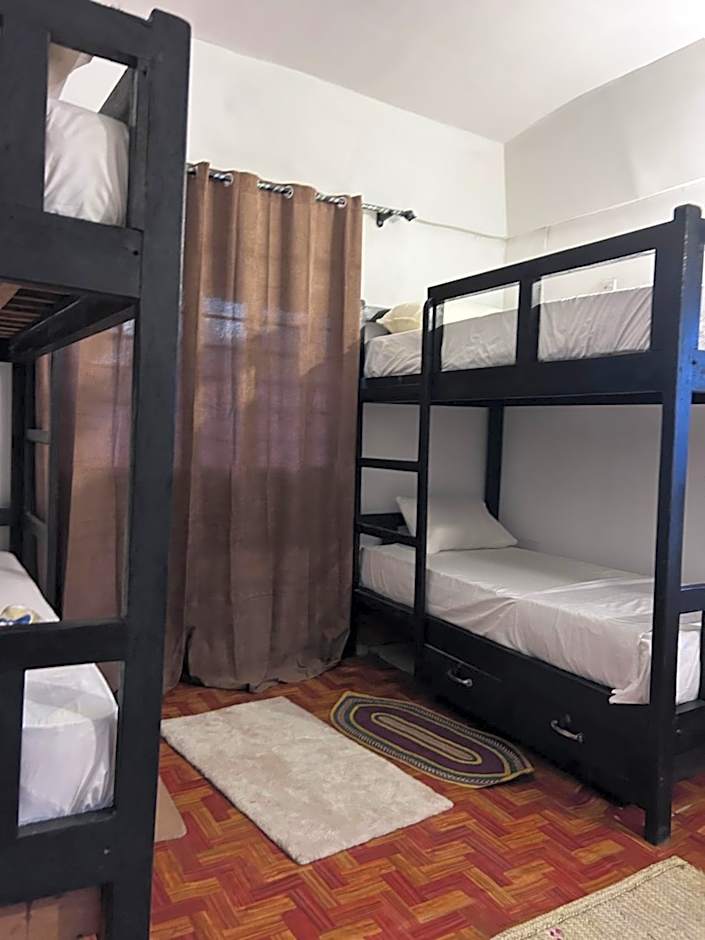Tropinest bungalows & hostel