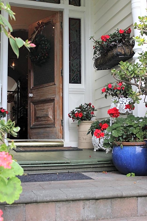 Peace and Plenty Inn