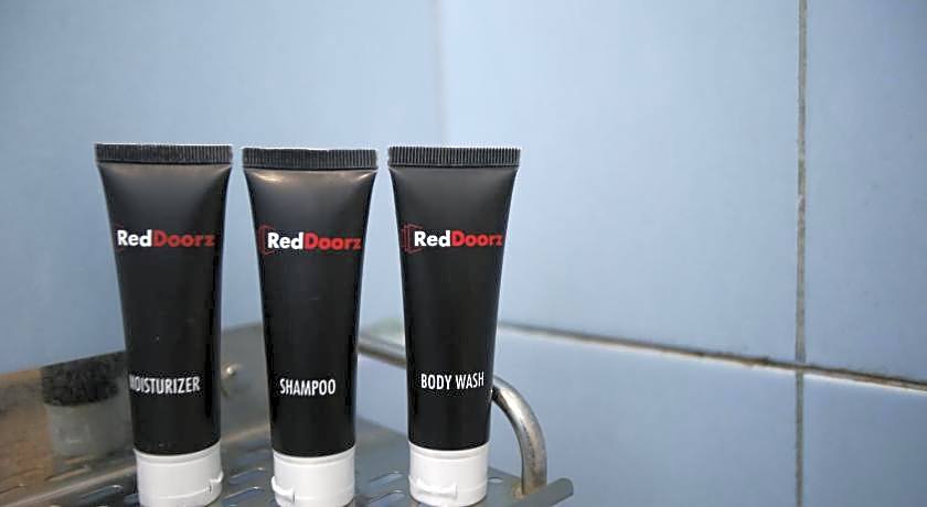 RedDoorz @ Radio Dalam