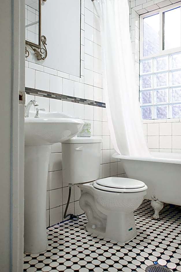 11th Avenue Hostel