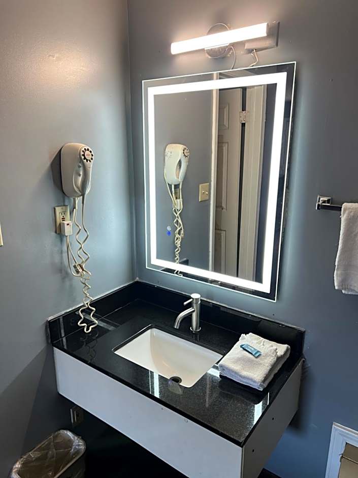 Executive Inn and Suites - Jackson