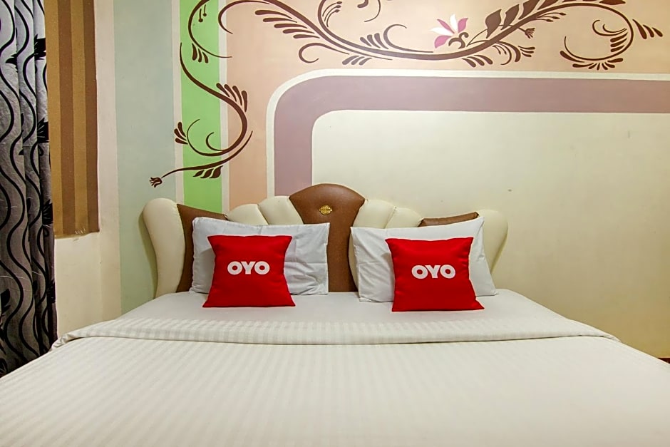 OYO 2208 Thyesza Hotel