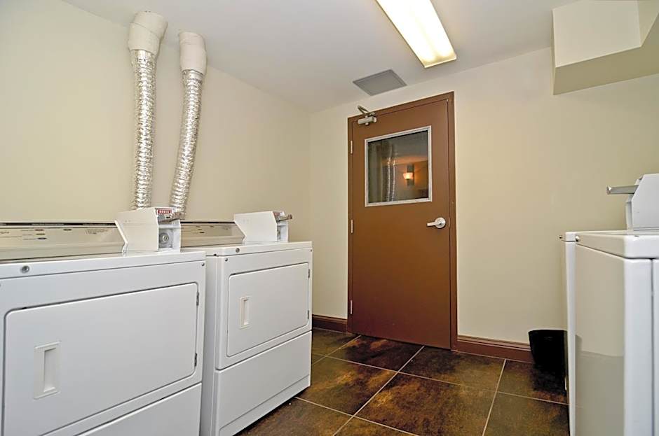 Best Western Plus Chocolate Lake Hotel