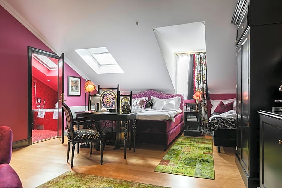 Dorsia Hotel & Restaurant