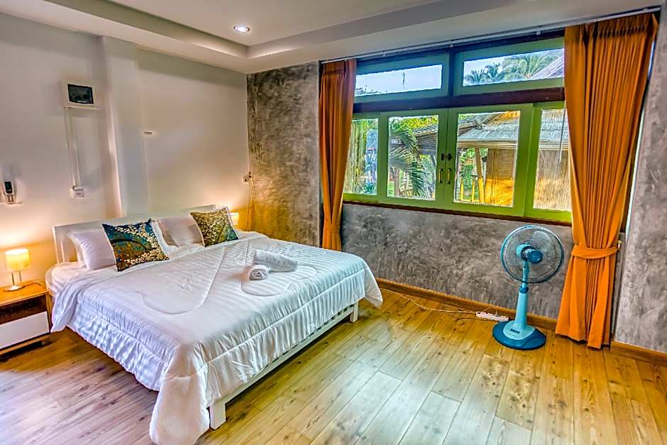 Tonmai Suites