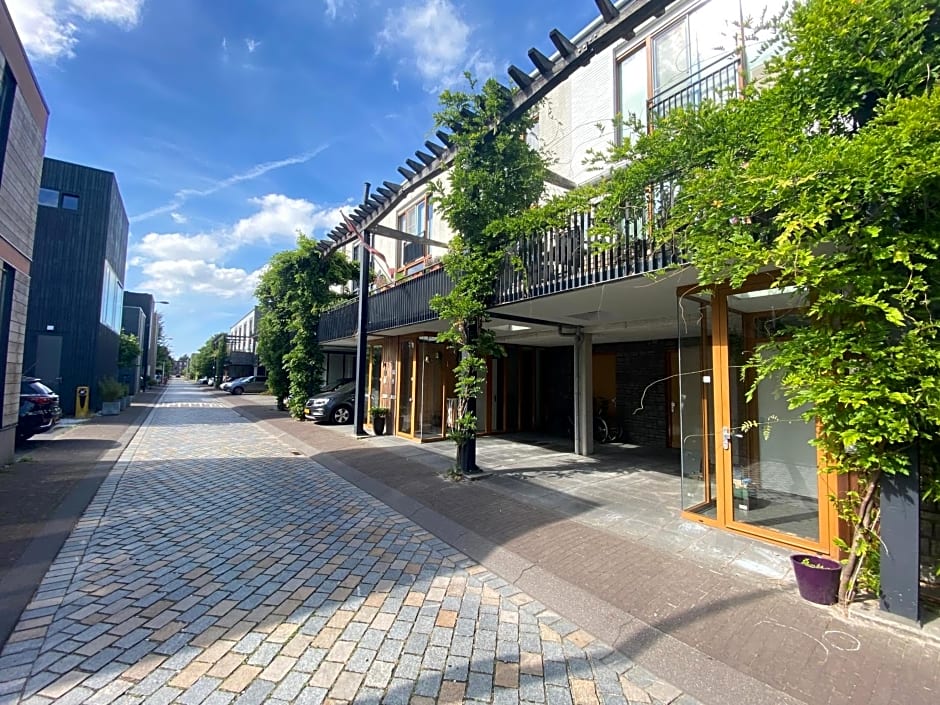 Private studio, patio garden and free car parking