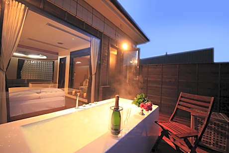 Luxury Suite with Open-Air Spa Bath