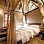 Hlosi Game Lodge - Amakhala Game Reserve