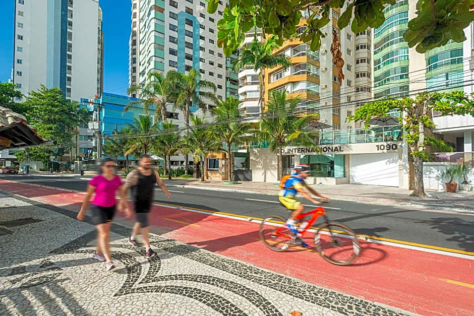 ITNC013 - Avenida Atlântica | Amplo apê com 3Q+3WC