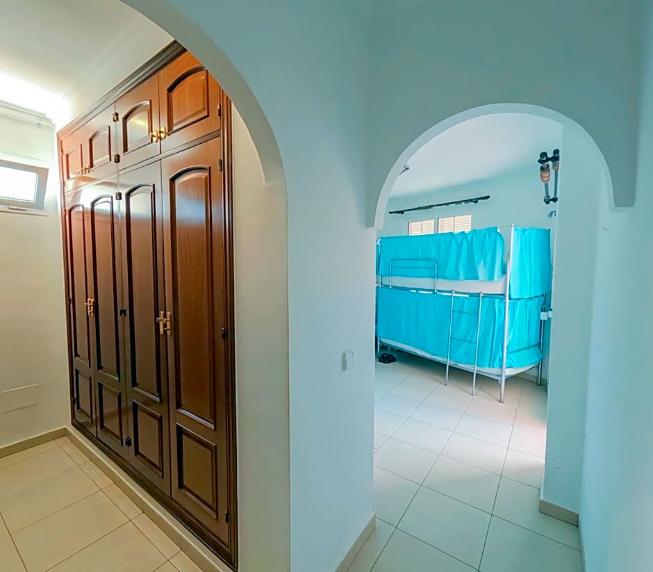 Duque Nest Hostel