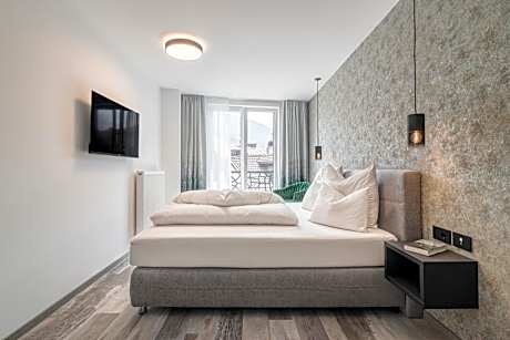 One-Bedroom Apartment with View