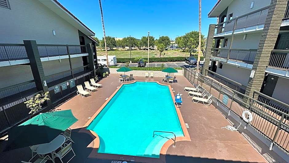 Days Inn by Wyndham San Diego Vista
