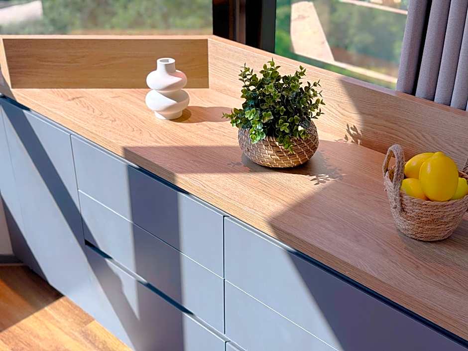 Dash Living on Hollywood