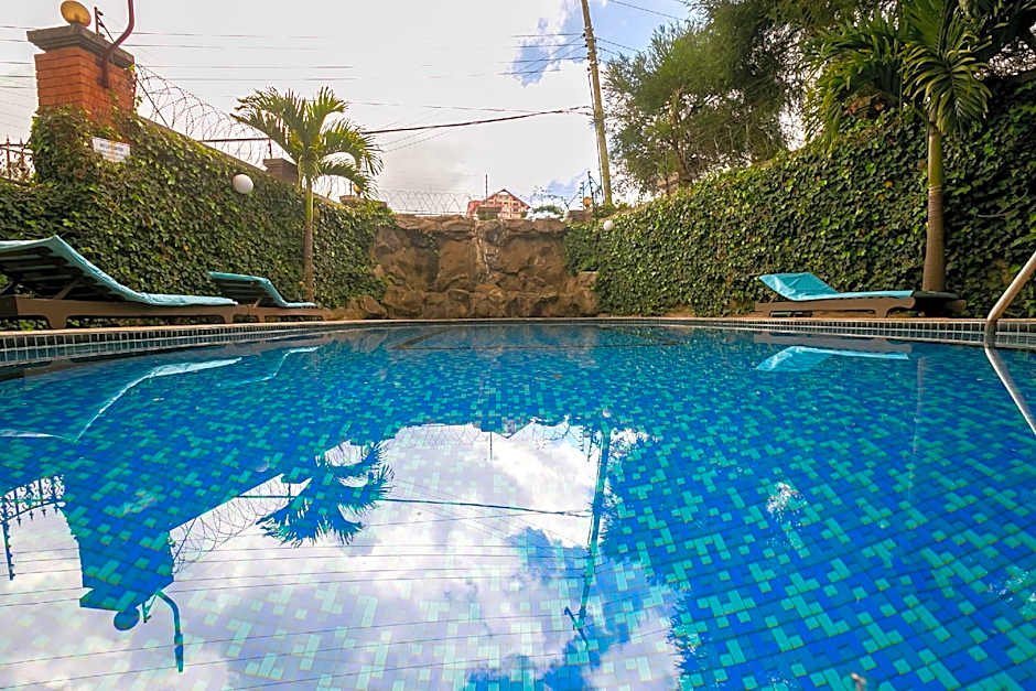 Meltonia Luxury Suites