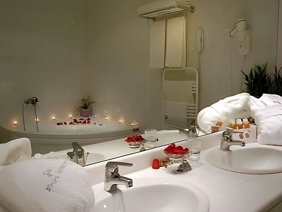 Athens Atrium Hotel & Jacuzzi Suites